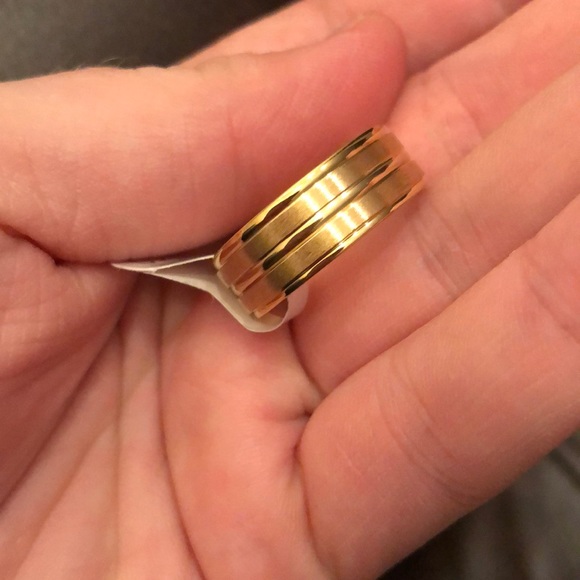 Men&Women Stainless Steel Titanium Gold Band Ring - Picture 3 of 3
